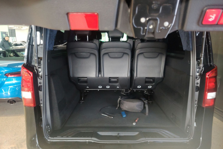 奔驰 威霆 2020款 2.0T 精英版 7座机舱底盘23