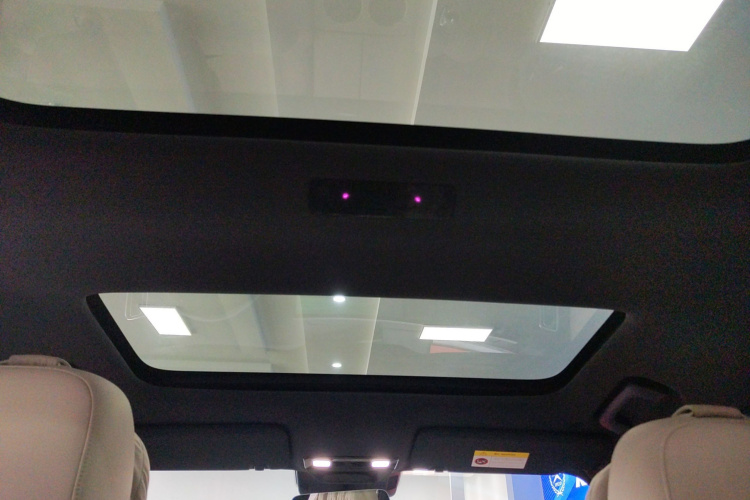 理想汽车 理想L8 2023款 Pro中控内饰22