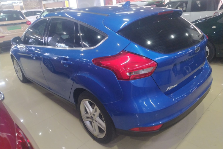 福特 福克斯 2020款 两厢经典 1.5L 自动风尚型车身外观4