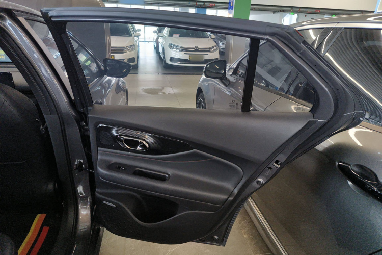 广汽传祺 影豹 2023款 270T DCT J15版中控内饰7006