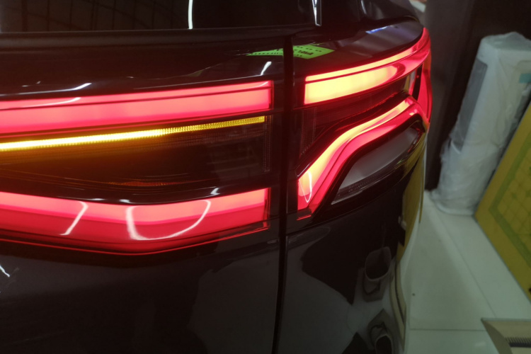 比亚迪 唐新能源 2023款 DM-i 冠军版 112KM 尊荣型车身外观9