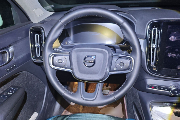 沃尔沃XC40 2022款 T4 四驱智行时尚版中控内饰13