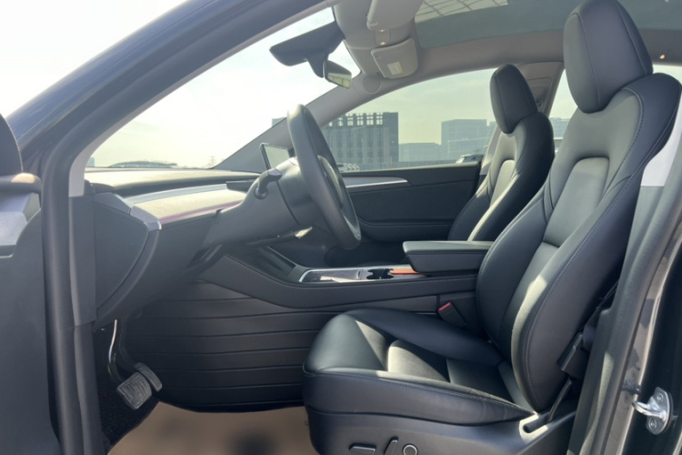 特斯拉 Model Y 2024款 后轮驱动版中控内饰7003