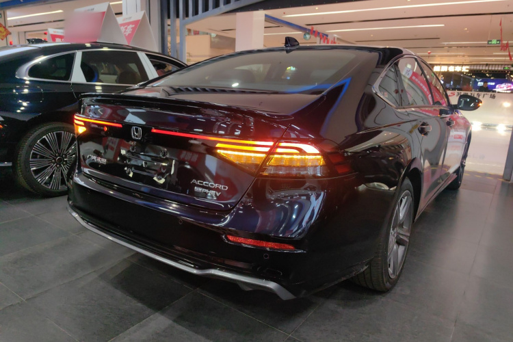 本田 雅阁新能源 2023款 2.0L e:PHEV 尊贵版车身外观6005