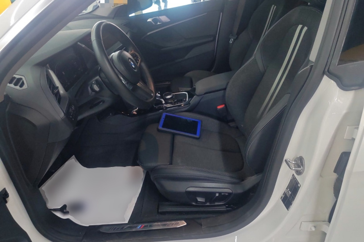 宝马2系(进口) 2023款 225i 四门轿跑车 M运动套装中控内饰19