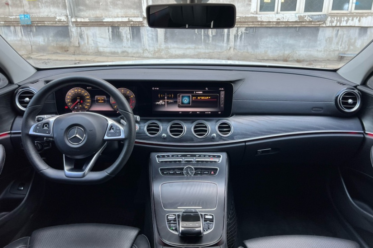 奔驰E级 2018款 改款 E 200 L 运动型 4MATIC中控内饰7008