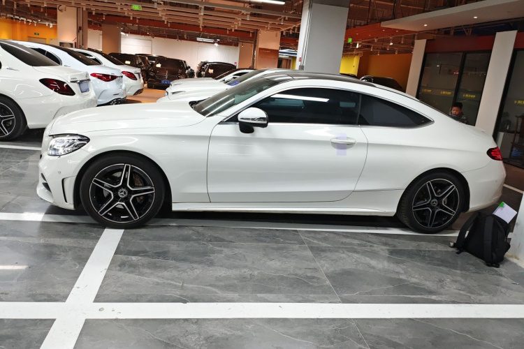 奔驰C级(进口) 2019款 C 260 轿跑车车身外观4