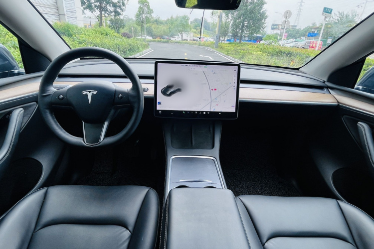 特斯拉 Model Y 2021款 长续航全轮驱动版中控内饰7002