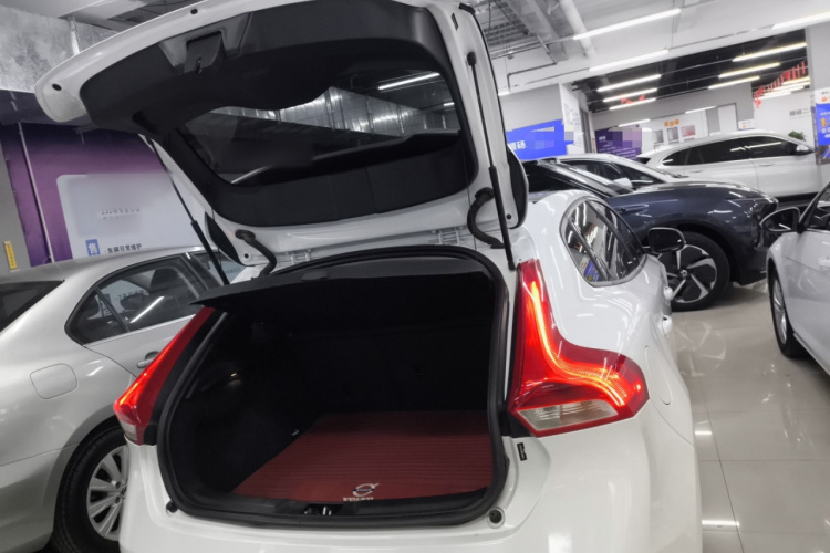 沃尔沃V40 2019款 T3 智逸版局部细节23