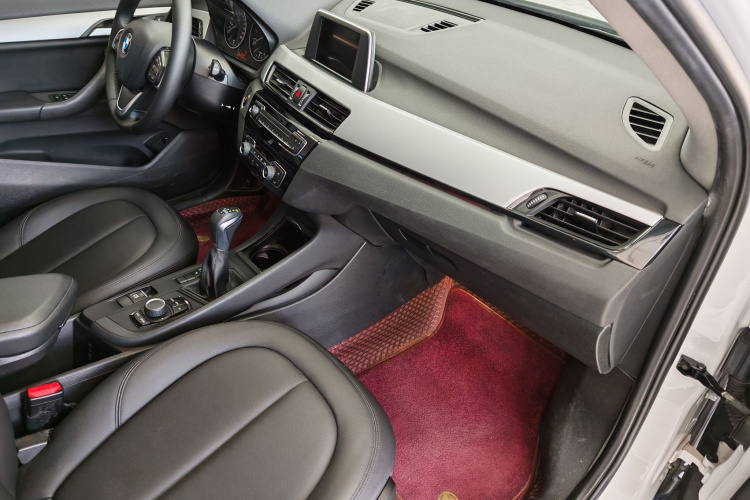 宝马X1 2016款 sDrive18Li 尊享型中控内饰7013