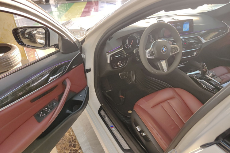 宝马5系 2018款 530Li xDrive M运动套装中控内饰20