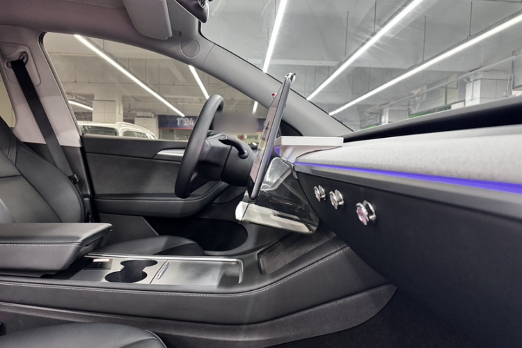 特斯拉 Model Y 2023款 后轮驱动版中控内饰7009