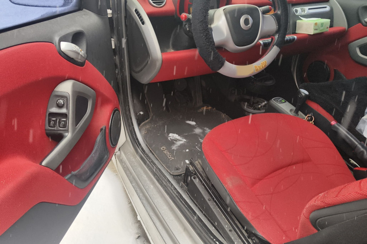smart fortwo 2011款 1.0 MHD 硬顶激情版中控内饰7003