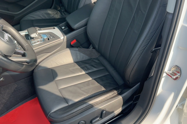 奥迪A4L 2017款 40 TFSI 风尚型局部细节19