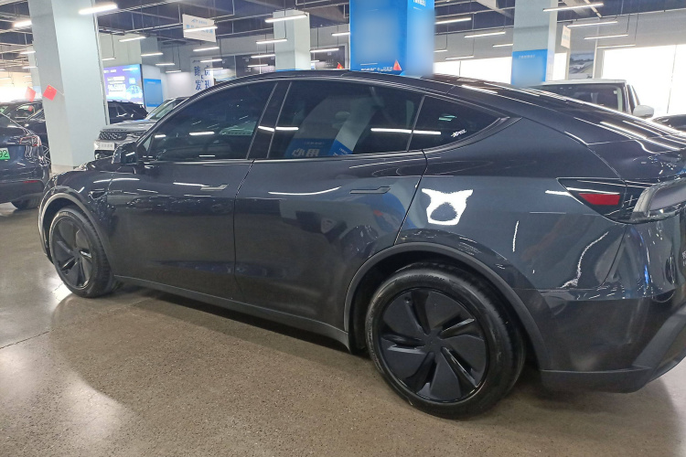 特斯拉 Model Y 2025款 长续航全轮驱动 首发版车身外观4