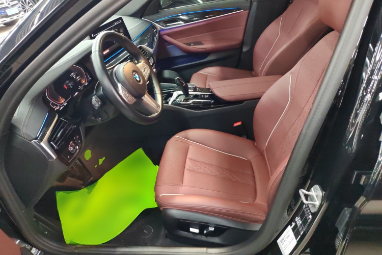 宝马5系 2022款 改款二 525Li M运动套装中控内饰19