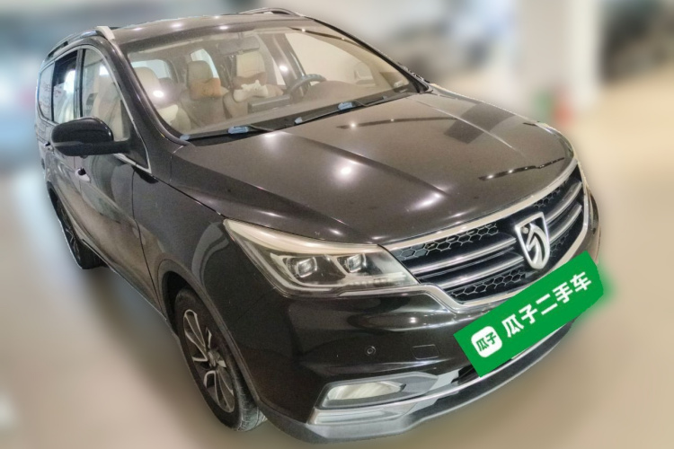 宝骏730 2017款 1.8L iAMT豪华型 7座车身外观3