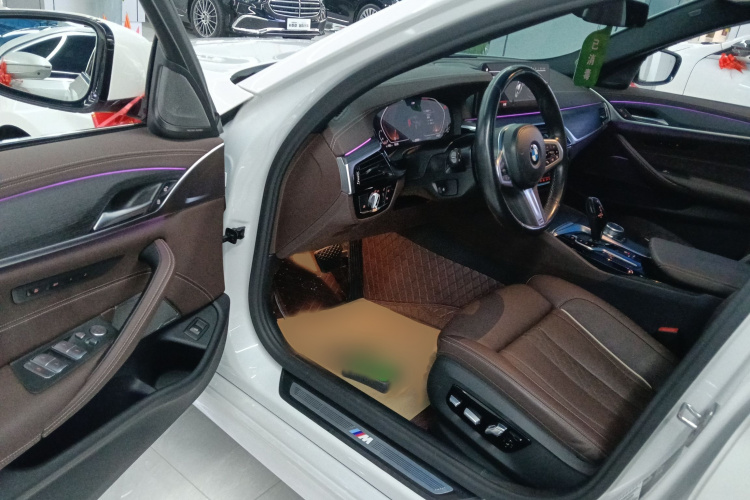 宝马5系 2022款 改款三 530Li 尊享型 M运动套装中控内饰7003