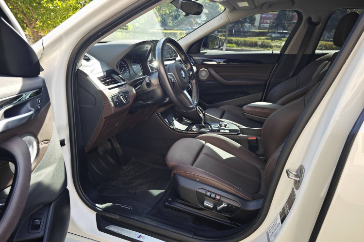 宝马X2 2023款 sDrive25i M运动曜夜版中控内饰7005