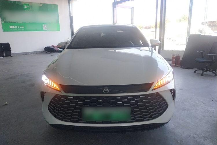 比亚迪 秦PLUS 2025款 DM-i 智驾版 55KM领先型车身外观2