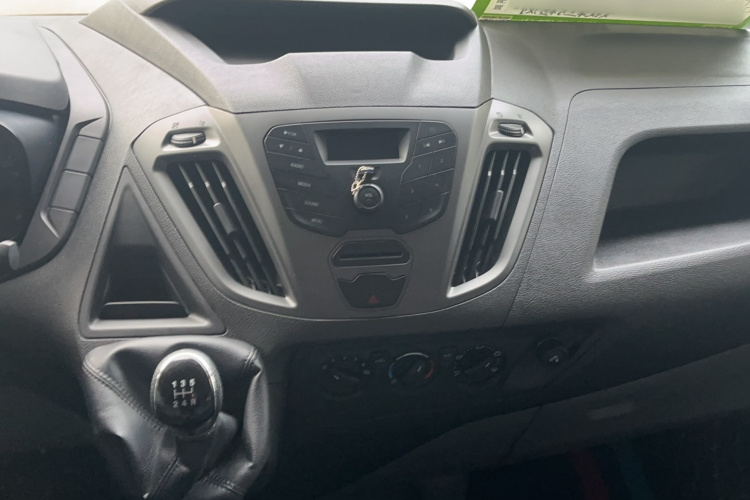 福特 全顺 2017款 2.0T汽油多功能商用车中轴中顶国V局部细节16