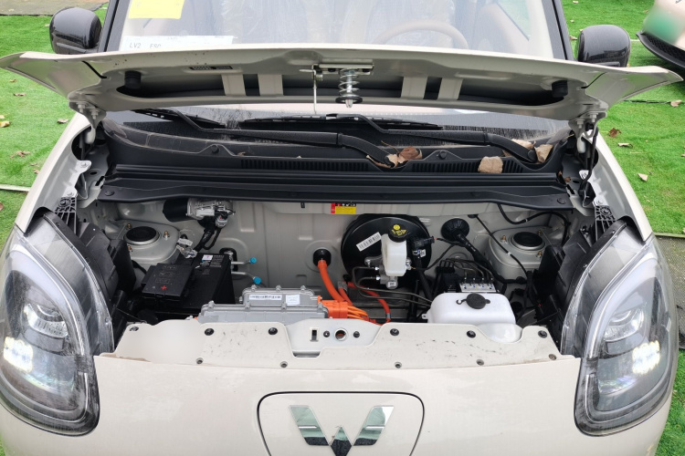 五菱汽车 宏光MINIEV 2025款 四门版 臻享+款机舱底盘24