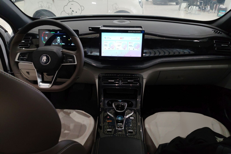 比亚迪 秦PLUS 2024款 荣耀版 DM-i 55KM领先型中控内饰12