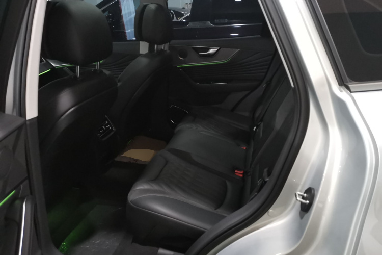 红旗HS5 2023款 2.0T 四驱旗享Pro版中控内饰21