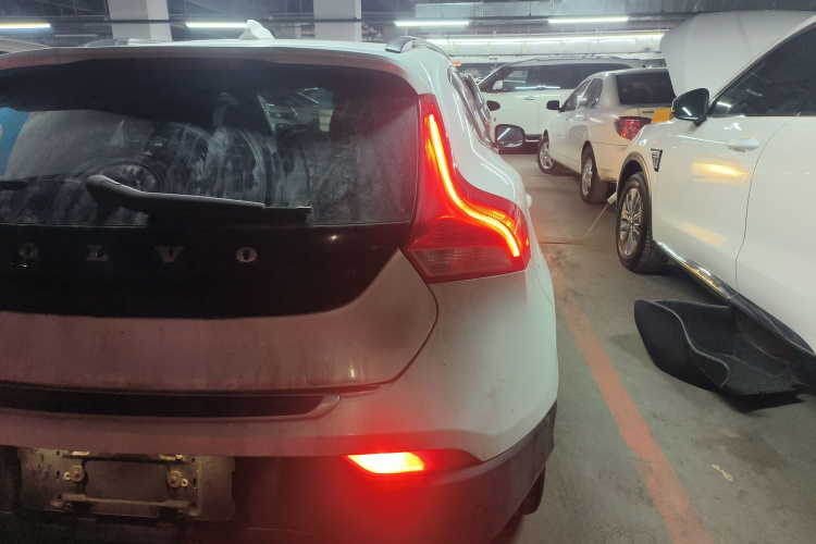 沃尔沃V40 2014款 Cross Country T5 AWD 智雅版车身外观9