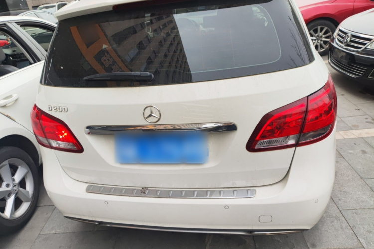 奔驰B级 2019款 B 200 动感型车身外观6
