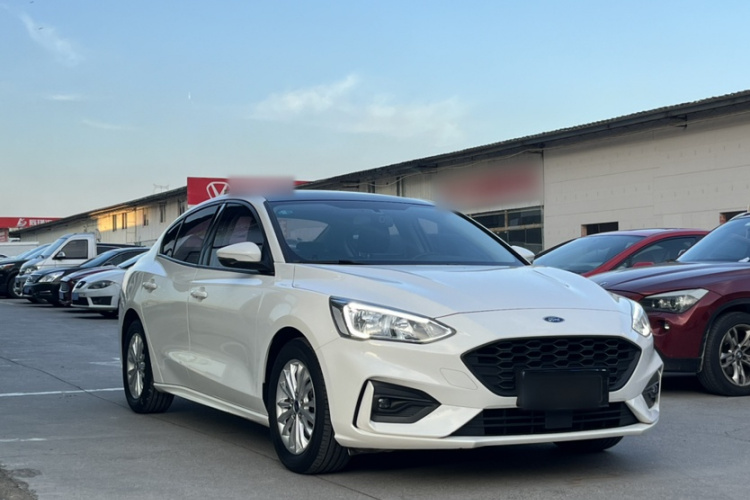 福特 福克斯 2020款 三厢 1.5L 自动锋跃型车身外观6006