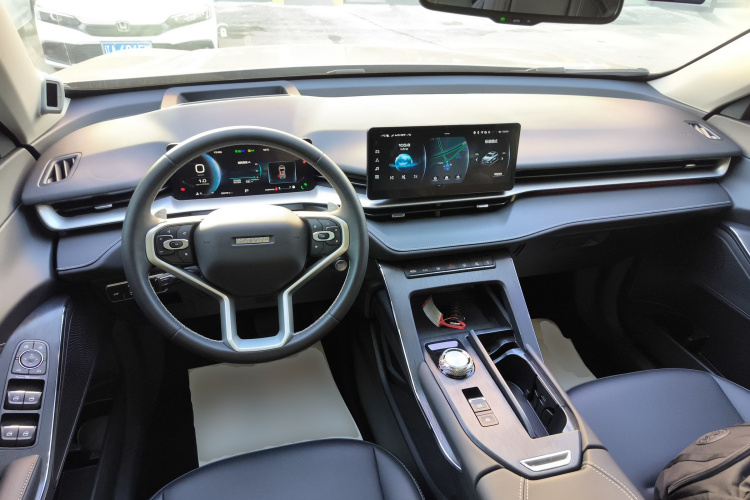 哈弗H6 2022款  第三代 1.5T 自动两驱Supreme+中控内饰12