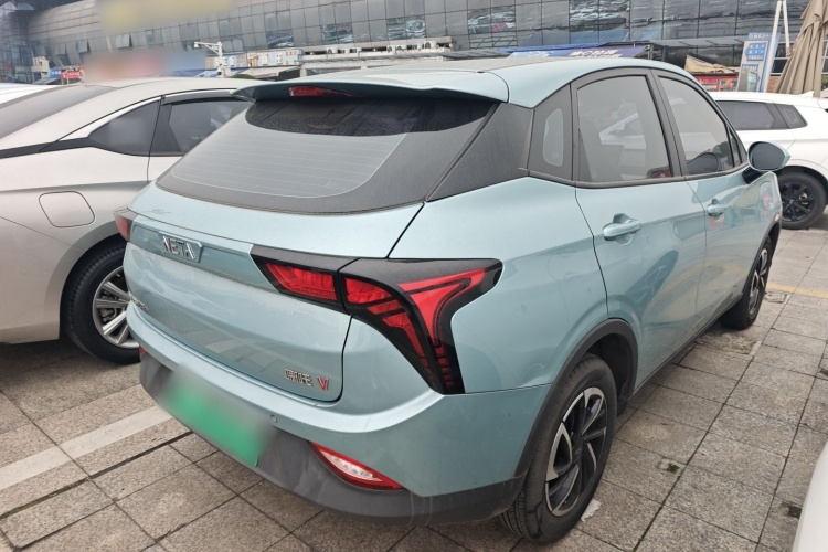哪吒汽车 哪吒V 2022款 潮 400 Lite车身外观7