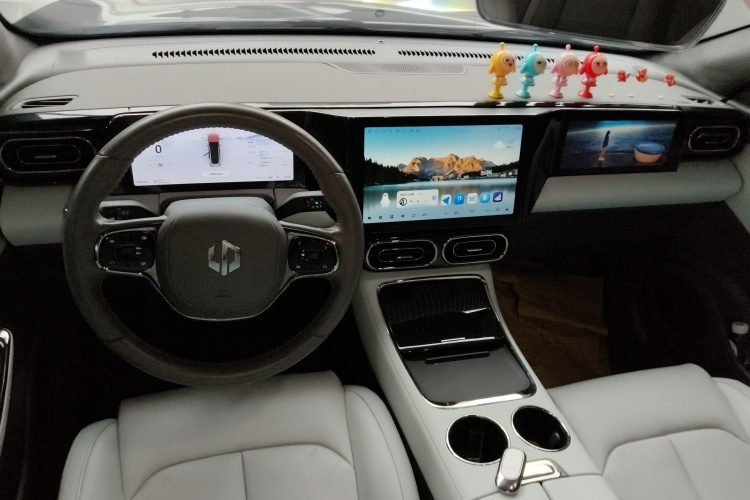 零跑汽车 零跑C01 2022款 四驱双电机性能版中控内饰7002