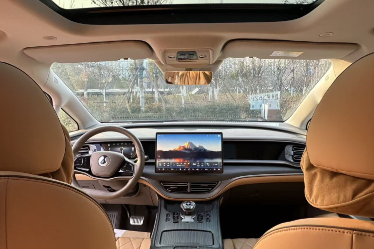 腾势D9 2022款 DM-i 970 四驱尊荣型中控内饰7002