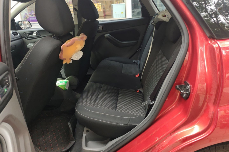 福特 福克斯 2013款 两厢经典 1.8L 手动基本型中控内饰21