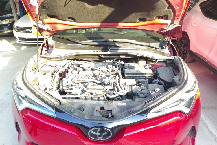 丰田C-HR 2018款 2.0L 豪华版 国V机舱底盘24