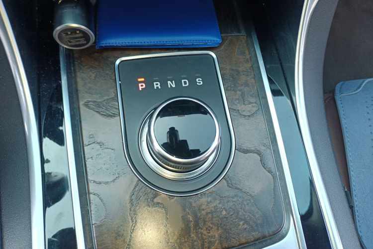 捷豹XFL 2018款 XFL 2.0T 250PS 豪华版局部细节18