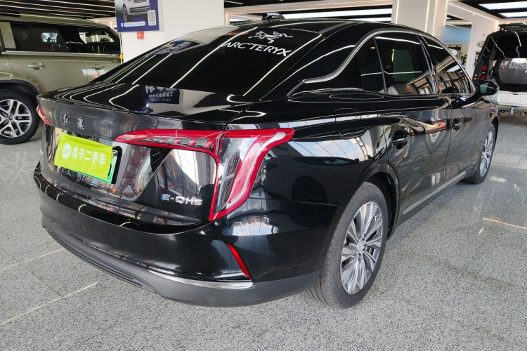 红旗E-QM5 2022款 431km 充电乐享版车身外观7