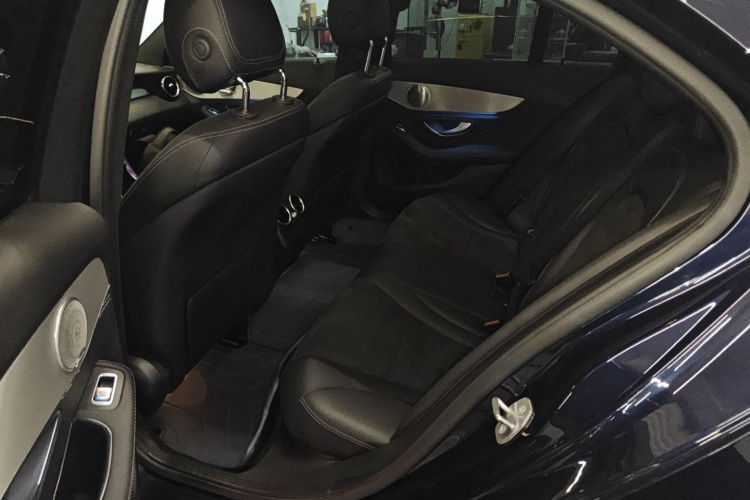 奔驰C级 2017款 改款 C 200 运动版中控内饰21