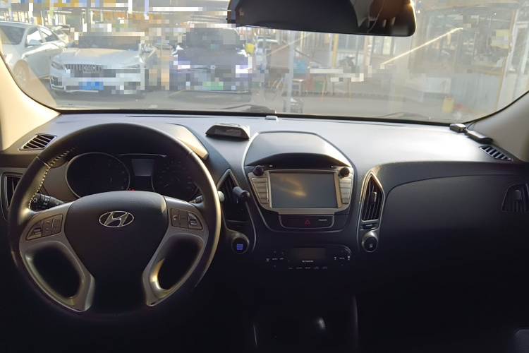 北京现代ix35 2015款 2.0L 自动两驱智能型 国IV中控内饰12