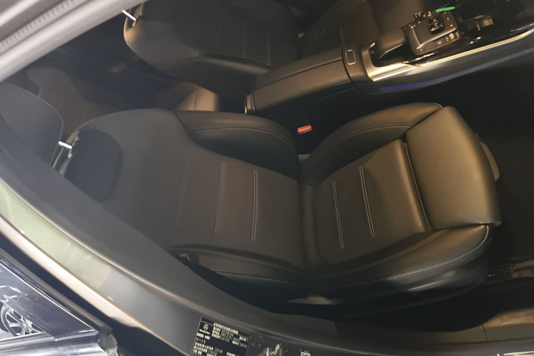 奔驰A级AMG 2019款 AMG A 35 L 4MATIC局部细节41