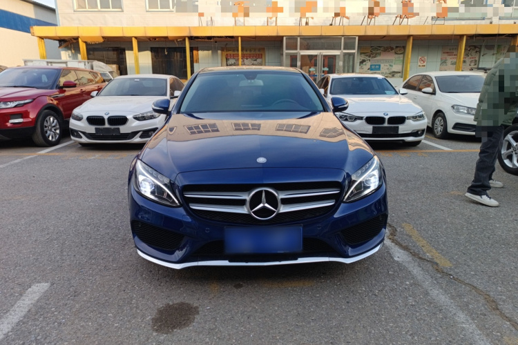奔驰C级 2017款 C 200 L 运动版车身外观2
