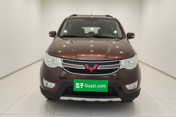 五菱汽车 五菱宏光 2014款 1.5L S自动豪华型车身外观2