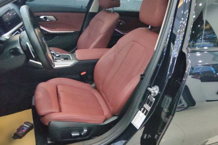 宝马3系 2022款 325Li M运动曜夜套装局部细节19