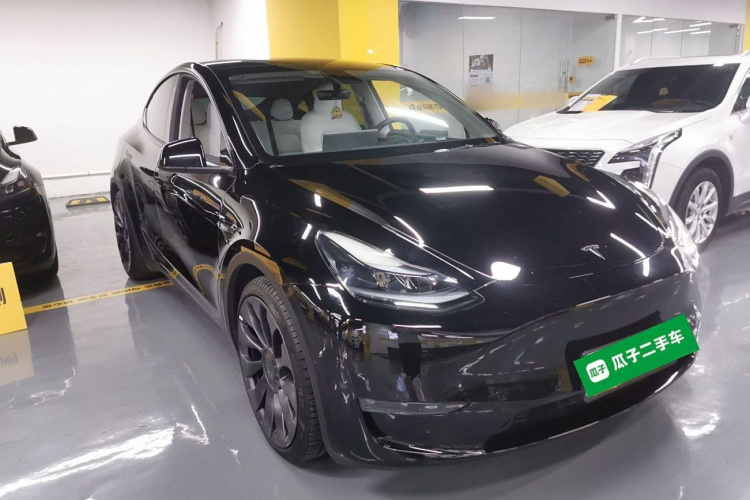特斯拉 Model Y 2023款 高性能全轮驱动版车身外观3