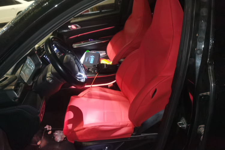 领克05 2020款 2.0TD 两驱耀Halo中控内饰19