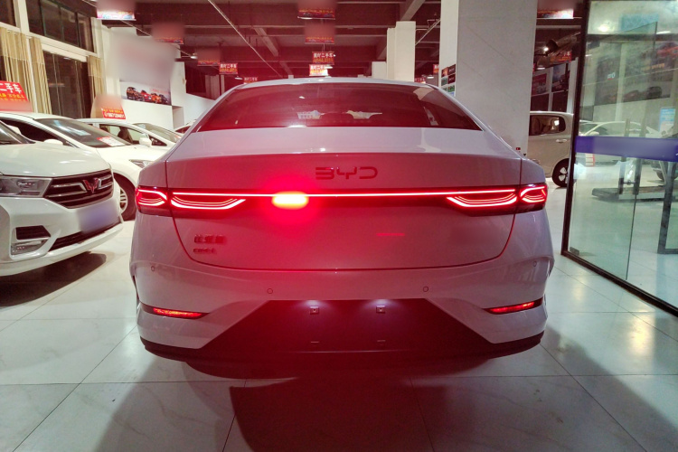 比亚迪 秦PLUS 2025款 DM-i 智驾版 55KM领先型车身外观6