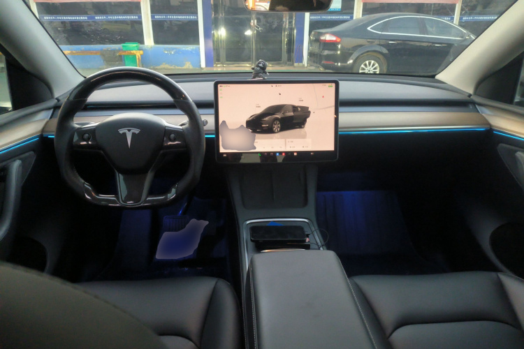 特斯拉 Model Y 2022款 长续航全轮驱动版中控内饰7002