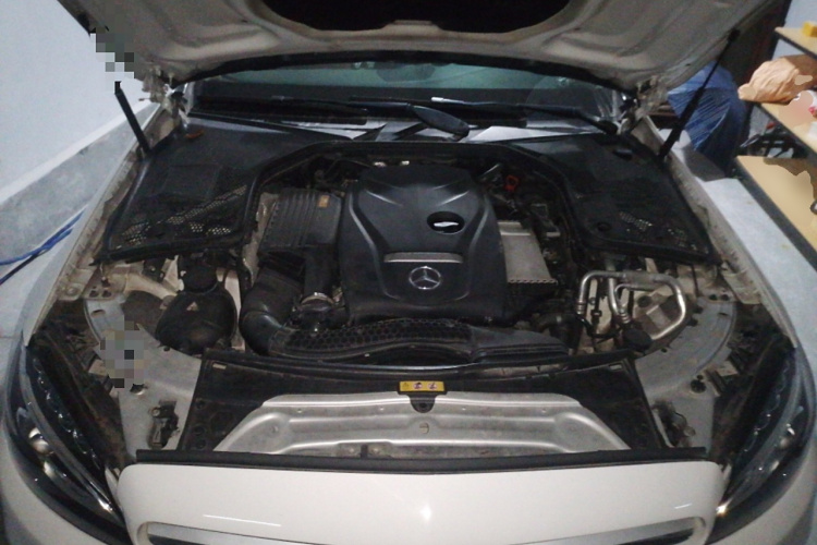 奔驰C级(进口) 2017款 改款 C 180 旅行轿车局部细节24